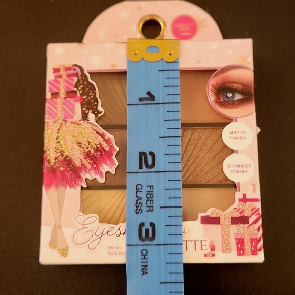 Nicole Miller Eyeshadow palette - Picture 4 of 7